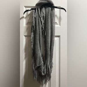 D&Y Infinity Fringe Scarf, Grey